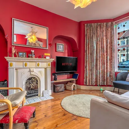 Colourful Victorian Cottage, Wood Burner, Garden Ferienhaus Bristol