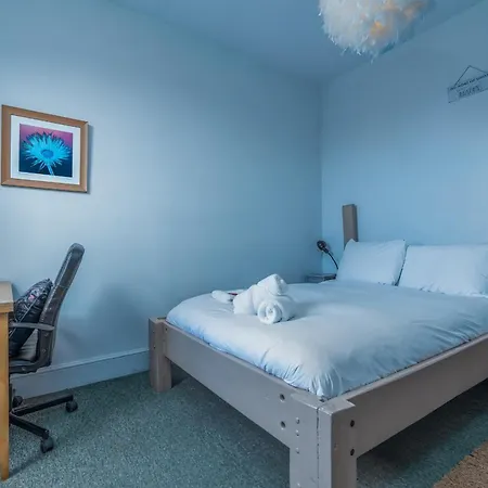 Colourful Victorian Cottage, Wood Burner, Garden Ferienhaus