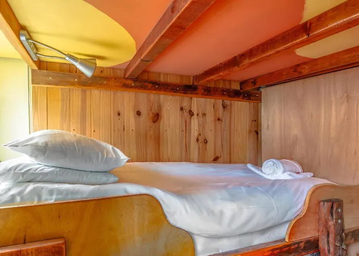 Colourful Victorian Cottage, Wood Burner, Garden Ferienhaus *