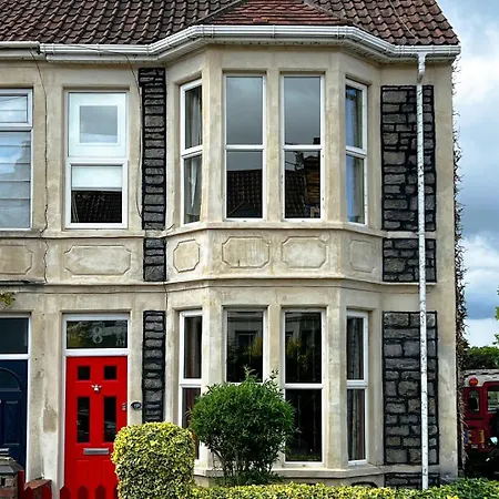 Holiday home Colourful Victorian Cottage, Wood Burner, Garden *