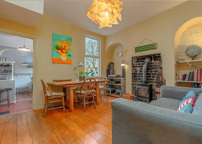 Colourful Victorian Cottage, Wood Burner, Garden Dom wakacyjny *