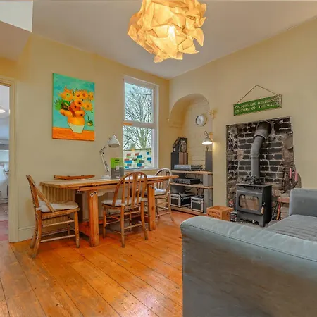 Colourful Victorian Cottage, Wood Burner, Garden Prázdninový dům *