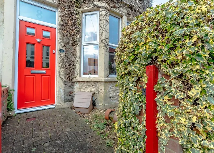 Colourful Victorian With Sunny Garden Nyaraló