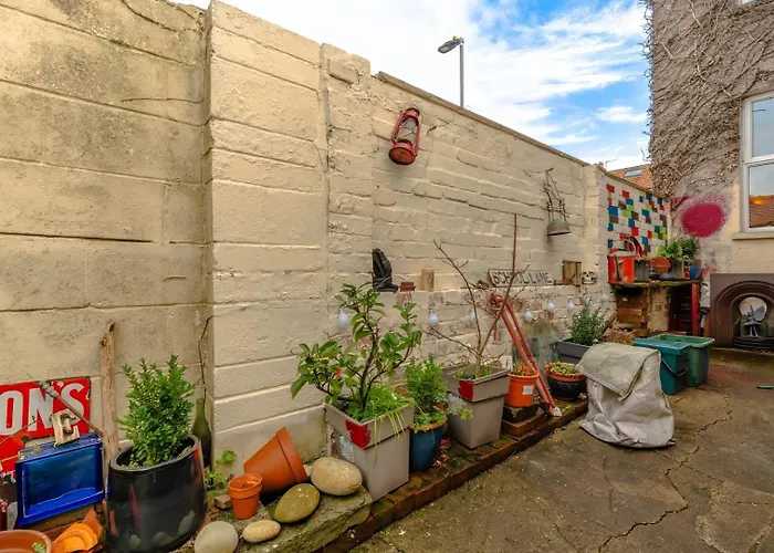 Colourful Victorian With Sunny Garden Bristol