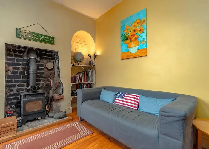 Colourful Victorian Cottage, Wood Burner, Garden Bristol